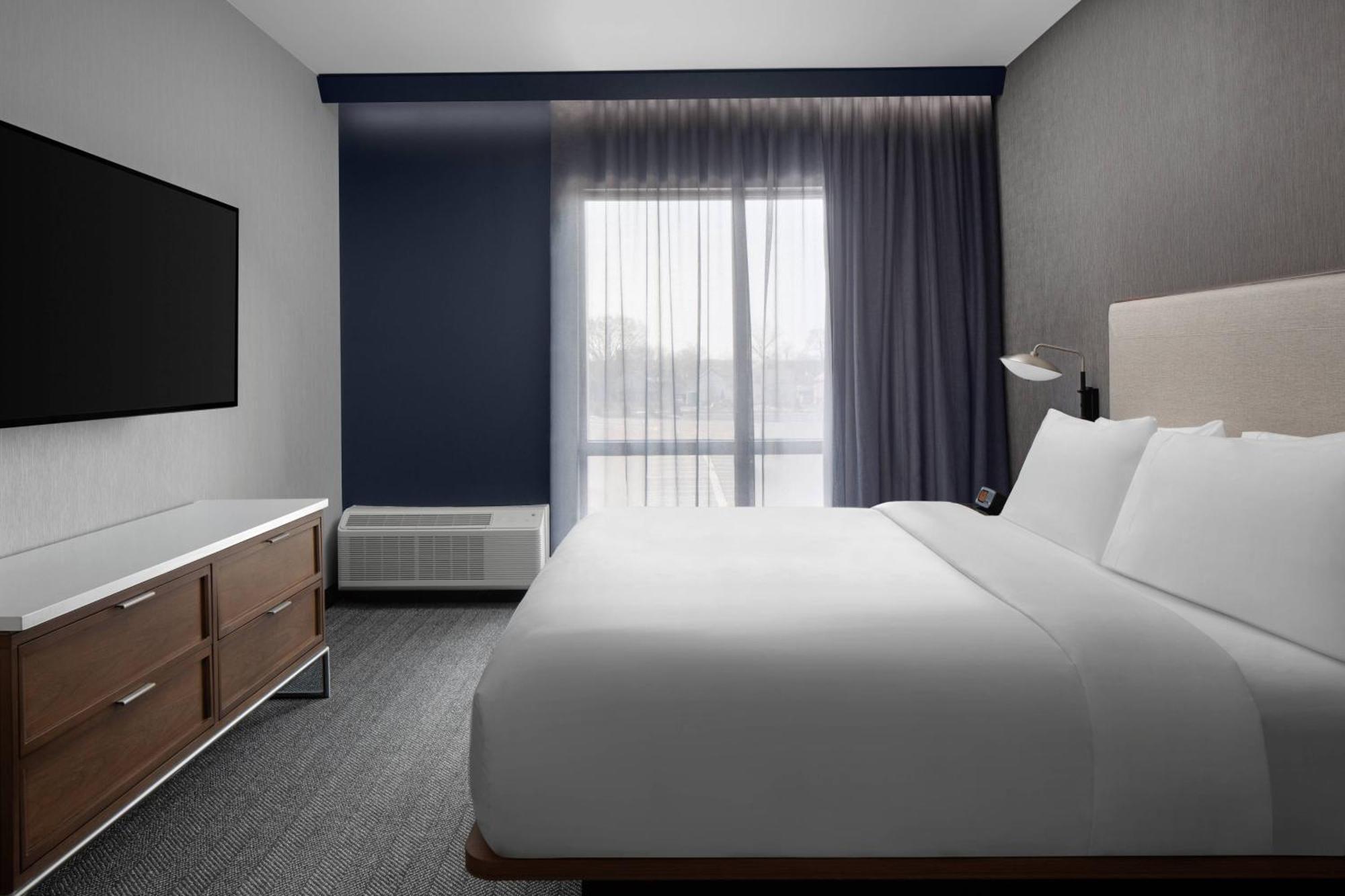 Courtyard By Marriott Lansing Downtown Hotel Exterior foto