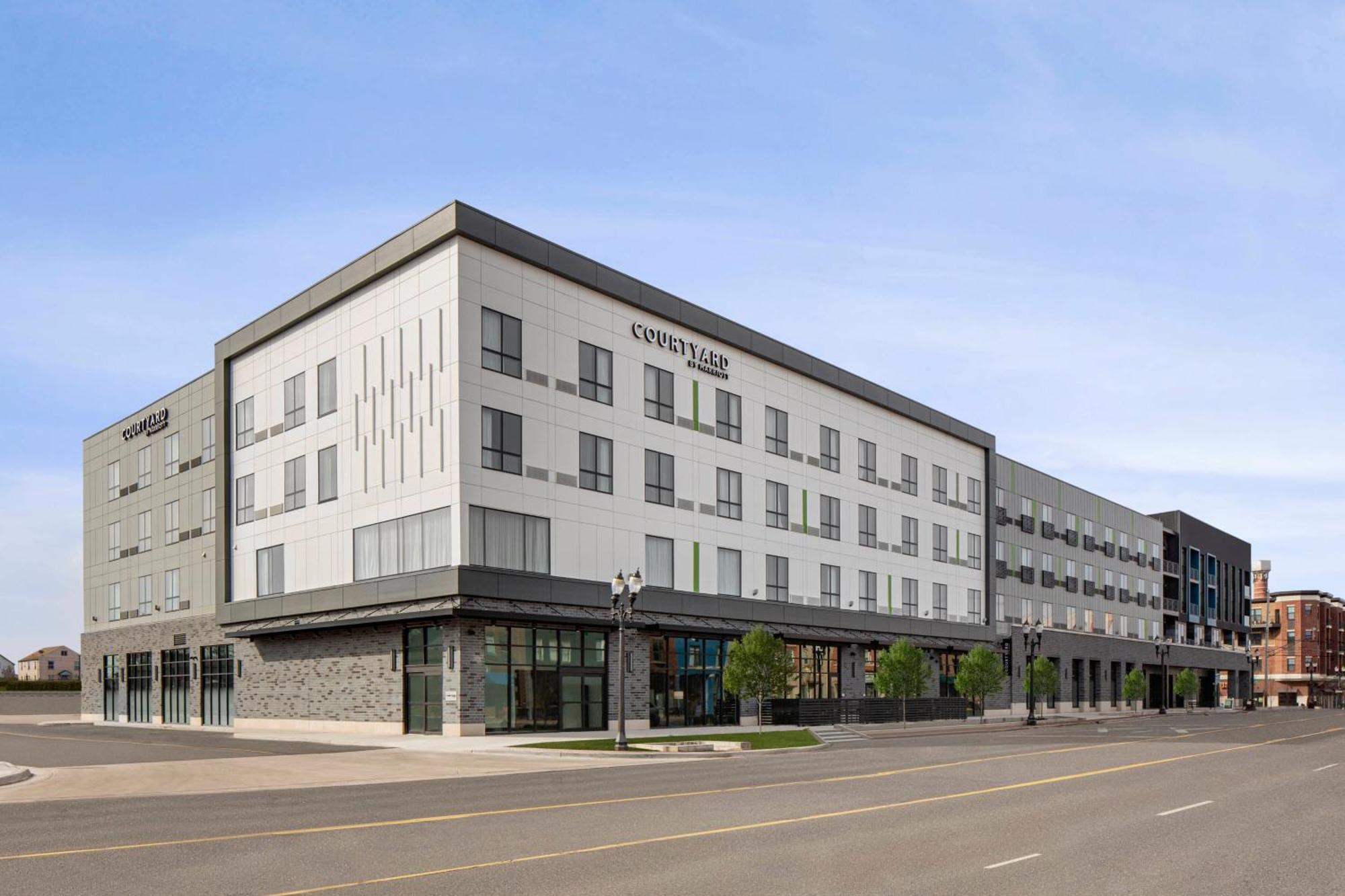 Courtyard By Marriott Lansing Downtown Hotel Exterior foto